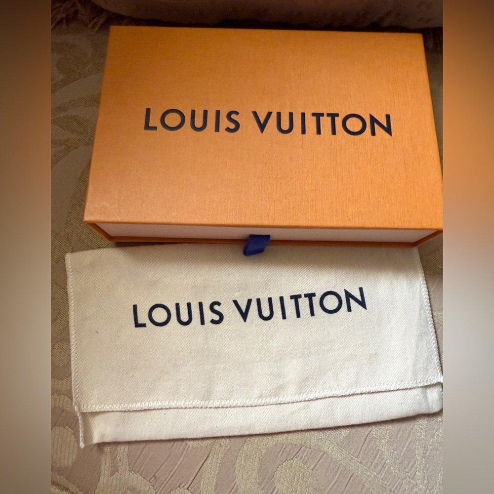 Louis Vuitton wallet box with dust bag preowned
